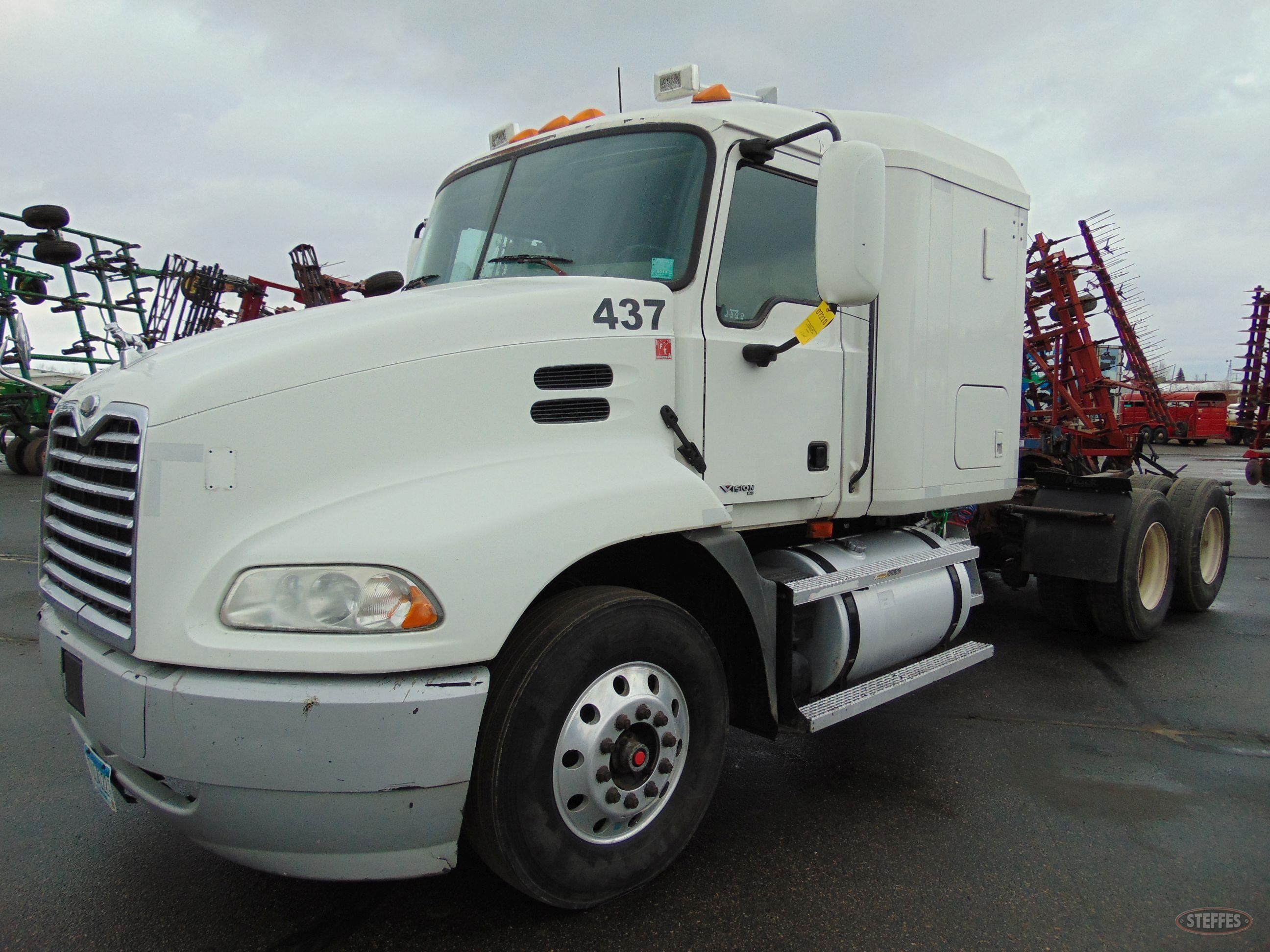 2005 Mack CXN613_1.jpg